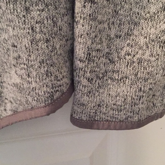 Cozy Eddie Bauer v neck sweater, size M - Picture 3 of 4